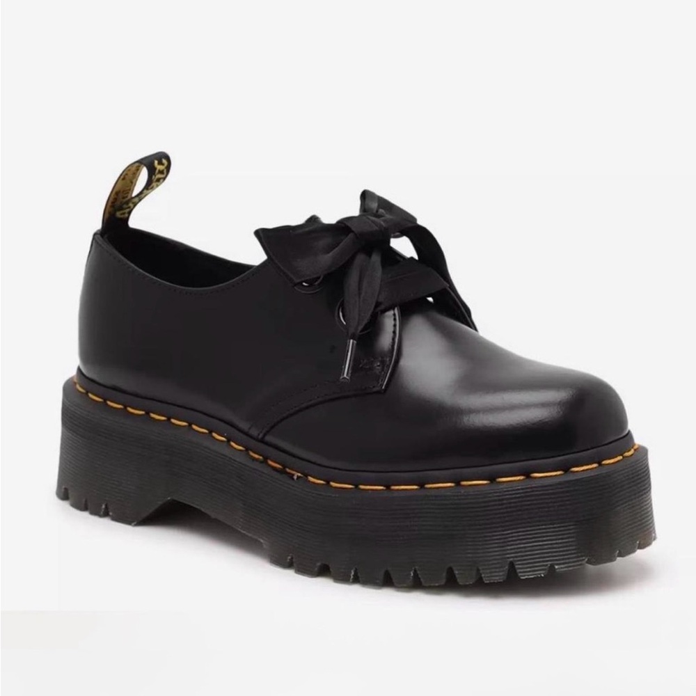 Dr. Martens Holly Black Platform
Oxford